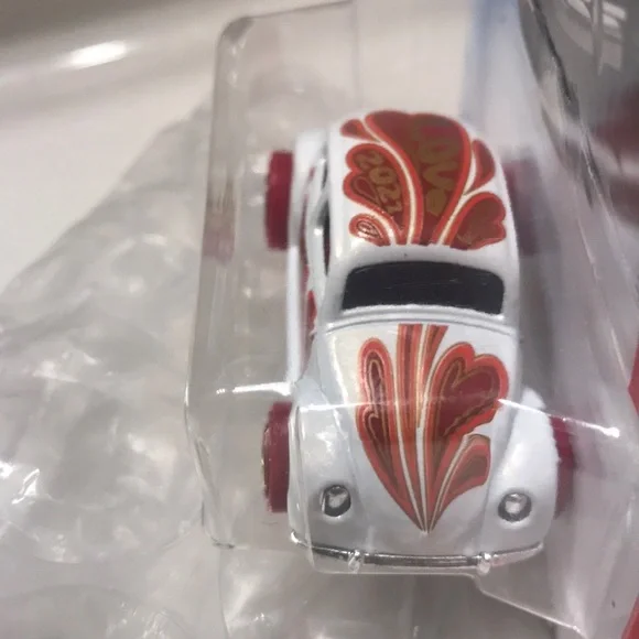 Hotwheels 1yr only 2021 holiday racers valentines 62 Volkswagenbug near mint - Picture 5 of 8